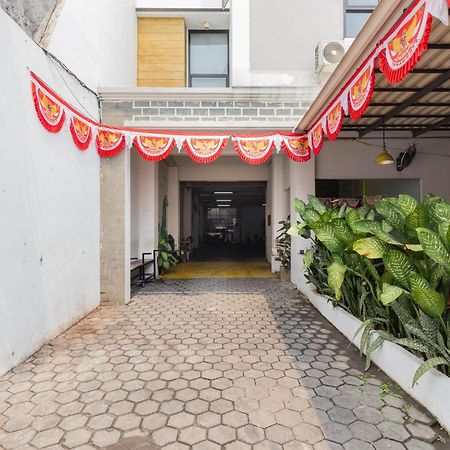 Reddoorz Plus Syariah Near Mall Pondok Indah Джакарта Екстер'єр фото