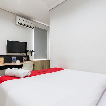 Reddoorz Plus Syariah Near Mall Pondok Indah Джакарта Екстер'єр фото