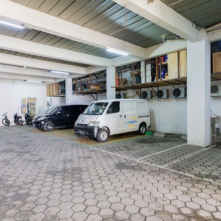 Reddoorz Plus Syariah Near Mall Pondok Indah Джакарта Екстер'єр фото