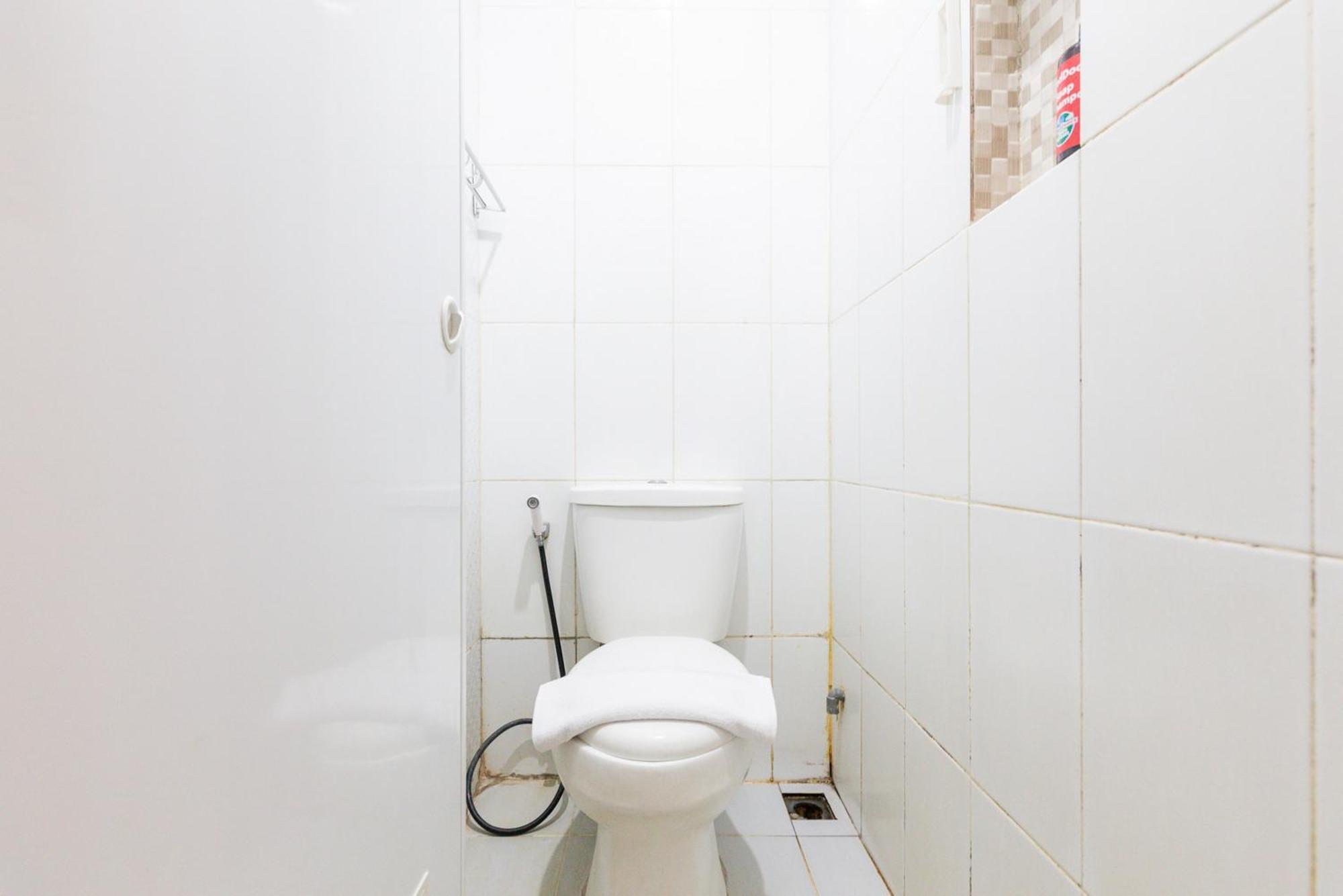 Reddoorz Plus Syariah Near Mall Pondok Indah Джакарта Екстер'єр фото