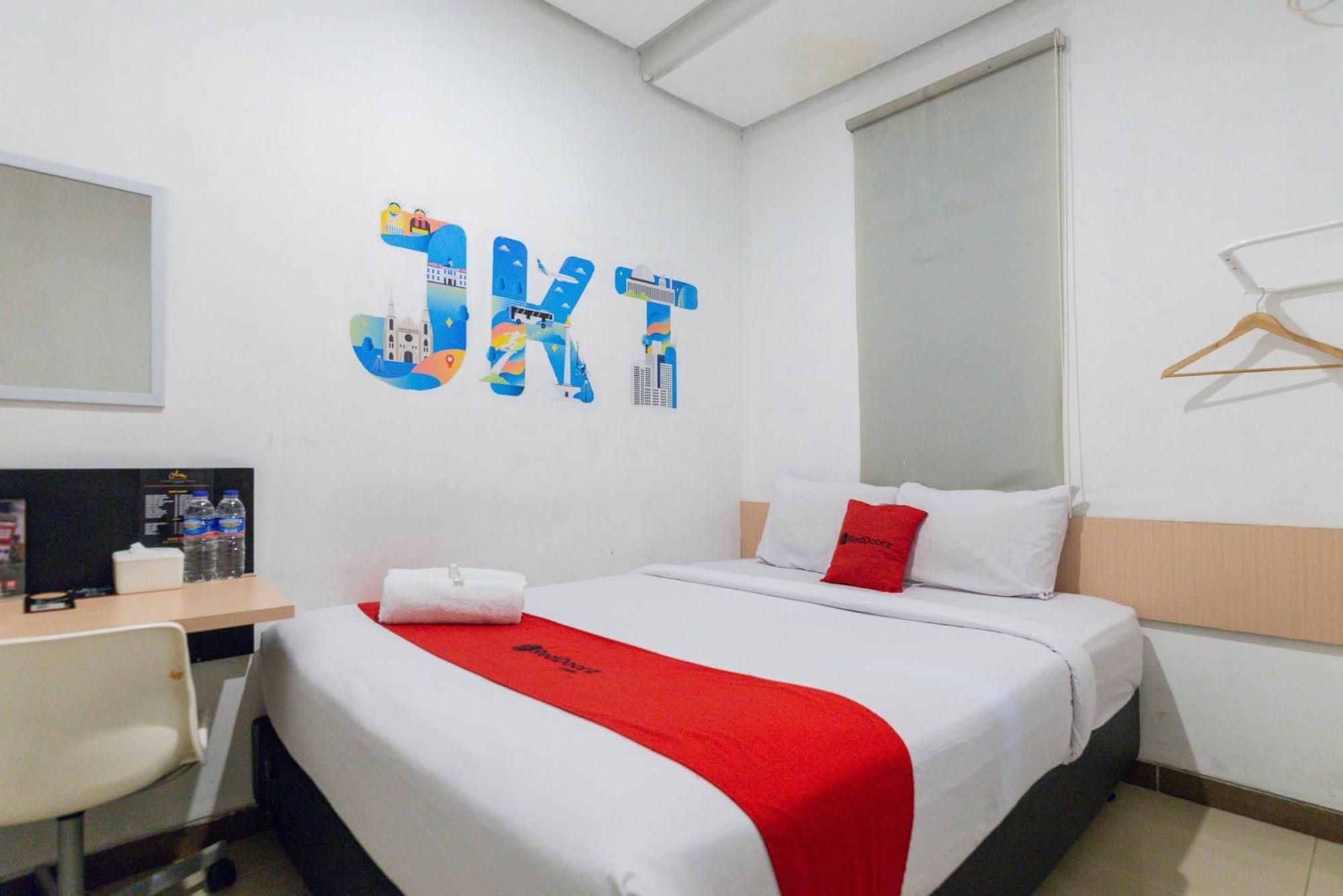 Reddoorz Plus Syariah Near Mall Pondok Indah Джакарта Екстер'єр фото