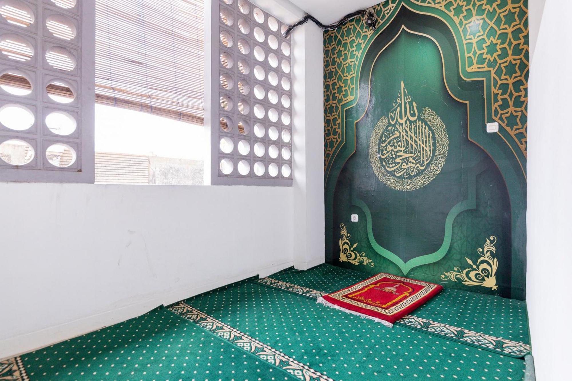Reddoorz Plus Syariah Near Mall Pondok Indah Джакарта Екстер'єр фото