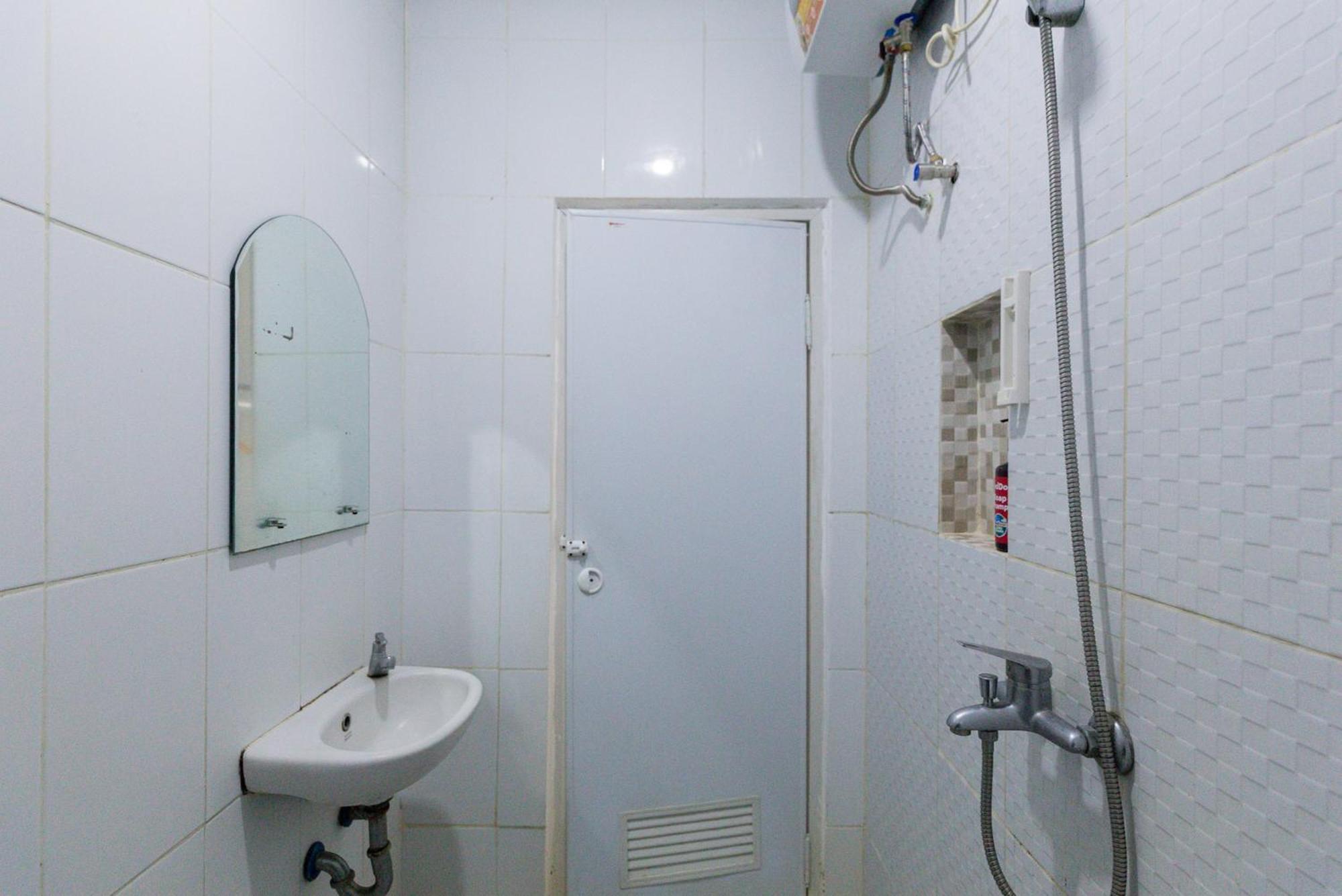 Reddoorz Plus Syariah Near Mall Pondok Indah Джакарта Екстер'єр фото