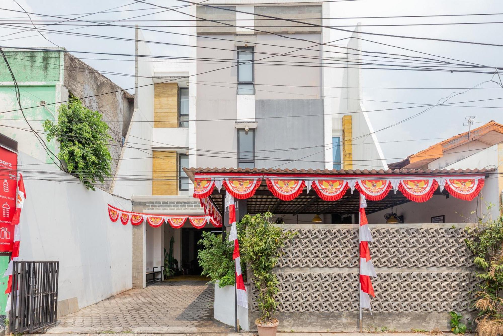 Reddoorz Plus Syariah Near Mall Pondok Indah Джакарта Екстер'єр фото